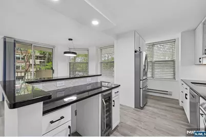 200 Grand Cove Way 2D #2D, Edgewater, NJ 07020 - Photo 13