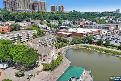 200 Grand Cove Way 2D #2D, Edgewater, NJ 07020 - Photo 37