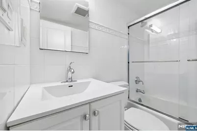 200 Grand Cove Way 2D #2D, Edgewater, NJ 07020 - Photo 19