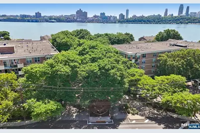 200 Grand Cove Way 2D #2D, Edgewater, NJ 07020 - Photo 35