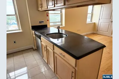 70 S Munn Avenue 905 #905, East Orange, NJ 07018 - Photo 5
