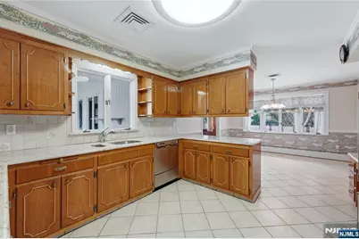 249 River Drive, Elmwood Park, NJ 07407 - Photo 5