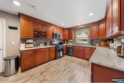 800 Asbury Street, New Milford, NJ 07646 - Photo 17