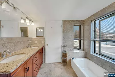 418 Chase Court, Edgewater, NJ 07020 - Photo 21