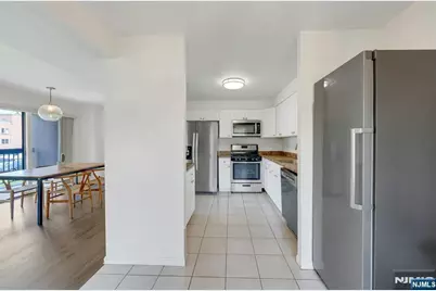 418 Chase Court, Edgewater, NJ 07020 - Photo 17