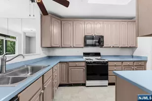 34 Spring Hollow, Old Tappan, NJ 07675 - Photo 13
