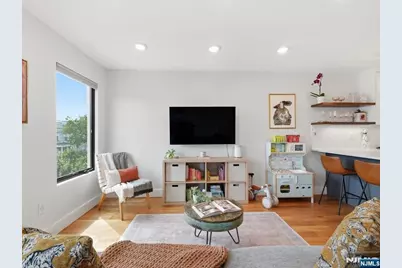 22 Lincoln Street 3 #3, Jersey City, NJ 07307 - Photo 5