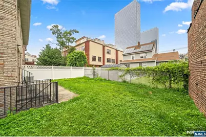 157 English Street, Fort Lee, NJ 07024 - Photo 27