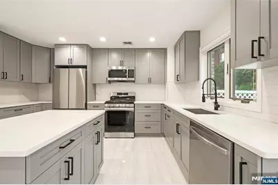 157 English Street, Fort Lee, NJ 07024 - Photo 9