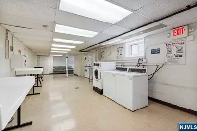 2320 Linwood Avenue 3F #3F, Fort Lee, NJ 07024 - Photo 11