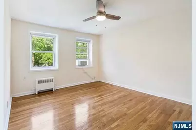 2320 Linwood Avenue 3F #3F, Fort Lee, NJ 07024 - Photo 9