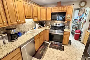 100 Westminster Pl, Saddle Brook Township, NJ 07663 - Photo 9