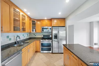 518 Ellery Court K518 #K518, Edgewater, NJ 07020 - Photo 9