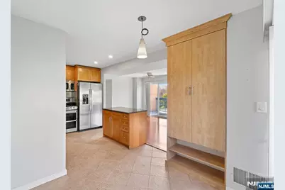 518 Ellery Court K518 #K518, Edgewater, NJ 07020 - Photo 11
