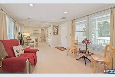 95 Knollwood Drive, Paramus, NJ 07652 - Photo 17