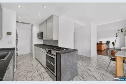 2077 Center Avenue Phb #PHB, Fort Lee, NJ 07024 - Photo 15