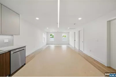 11 W Railroad Avenue 2 #2, Tenafly, NJ 07670 - Photo 3