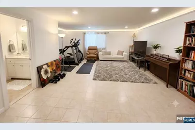 237 E Central Boulevard B #B, Palisades Park, NJ 07650 - Photo 11