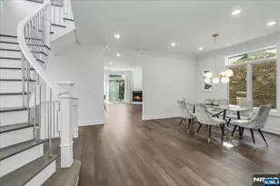 37 Winterburn Pl, Edgewater, NJ 07020 - Photo 9