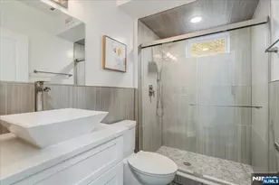 37 Winterburn Pl, Edgewater, NJ 07020 - Photo 27