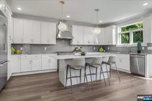 37 Winterburn Pl, Edgewater, NJ 07020 - Photo 13