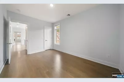 37 Winterburn Place, Edgewater, NJ 07020 - Photo 11