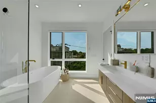 2282 7th St, Fort Lee, NJ 07024 - Photo 25