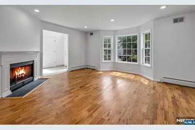 758 Manchester Way, Paramus, NJ 07652 - Photo 5