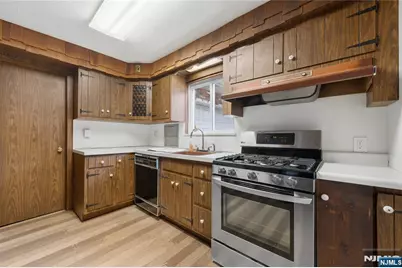 498 Riverside Terrace, Rutherford, NJ 07070 - Photo 5