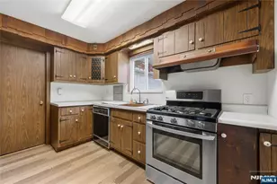 498 Riverside Terrace, Rutherford, NJ 07070 - Photo 5