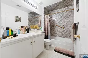 25 Holly St, Jersey City, NJ 07305 - Photo 15