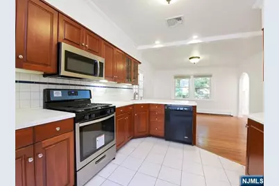 8 Laurel Avenue, Tenafly, NJ 07670 - Photo 9