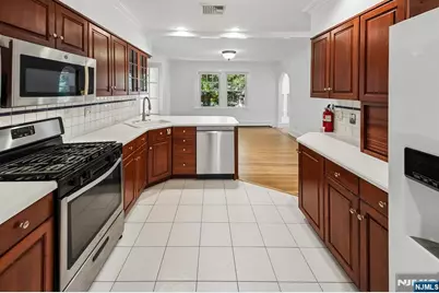 8 Laurel Avenue, Tenafly, NJ 07670 - Photo 7