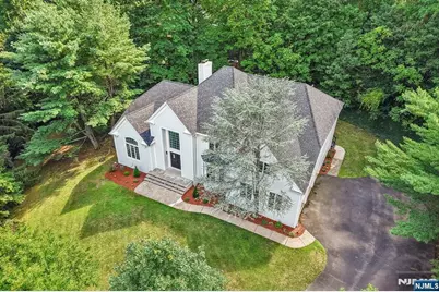 11 Carrington Court, Woodcliff Lake, NJ 07677 - Photo 3