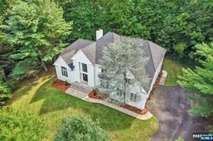 11 Carrington Ct, Woodcliff Lake, NJ 07677 - Photo 3
