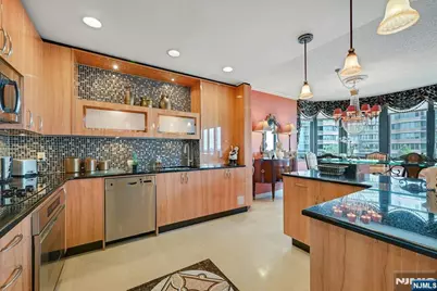 100 Carlyle Drive C06B #C06B, Cliffside Park, NJ 07010 - Photo 11