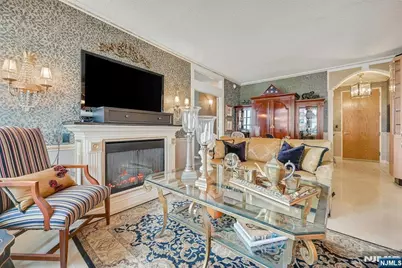 100 Carlyle Drive C06B #C06B, Cliffside Park, NJ 07010 - Photo 5