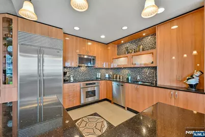 100 Carlyle Drive C06B #C06B, Cliffside Park, NJ 07010 - Photo 15