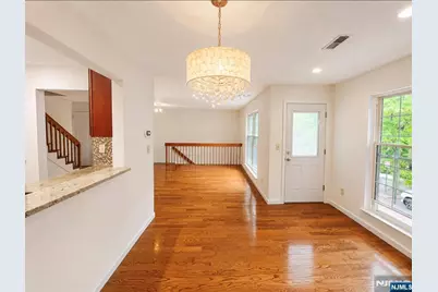 555 Ridge Lane, Fort Lee, NJ 07024 - Photo 9