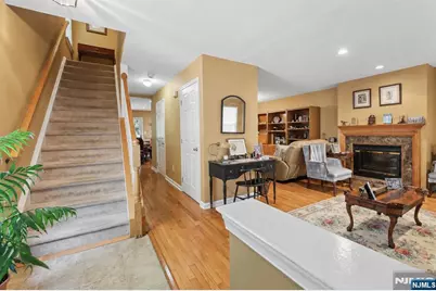2053 Charles Court, Mahwah, NJ 07430 - Photo 5