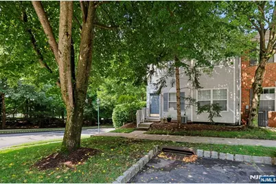 2053 Charles Court, Mahwah, NJ 07430 - Photo 3