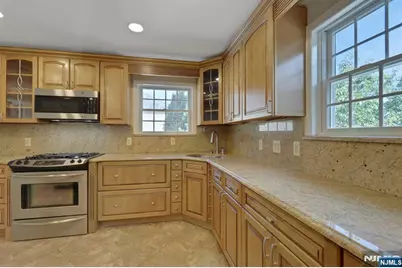 375 Sanford Avenue, Lyndhurst Township, NJ 07071 - Photo 15