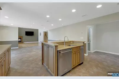 375 Sanford Avenue, Lyndhurst Township, NJ 07071 - Photo 17