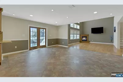 375 Sanford Avenue, Lyndhurst Township, NJ 07071 - Photo 11