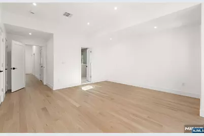 264 Grant Avenue, Cliffside Park, NJ 07010 - Photo 29