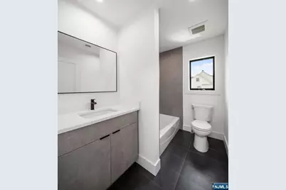264 Grant Avenue, Cliffside Park, NJ 07010 - Photo 35
