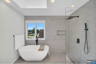 290 Mohegan Way, Fort Lee, NJ 07024 - Photo 19
