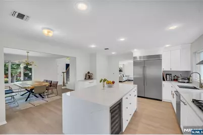 290 Mohegan Way, Fort Lee, NJ 07024 - Photo 11