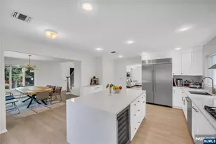 290 Mohegan Way, Fort Lee, NJ 07024 - Photo 11
