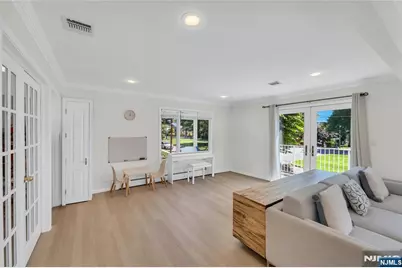 290 Mohegan Way, Fort Lee, NJ 07024 - Photo 5
